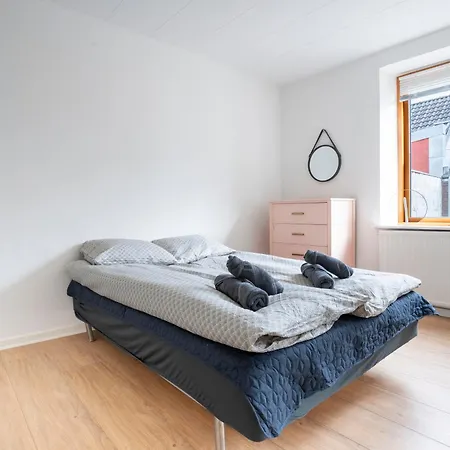 Apartment Modernized Bed & Bath