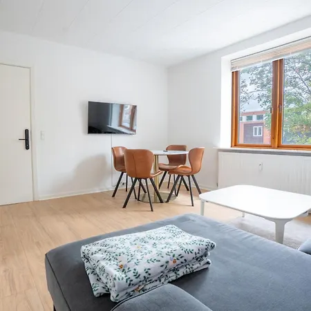Apartment Modernized Bed & Bath *