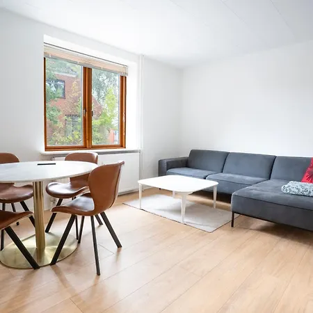 Apartment Modernized Bed & Bath *
