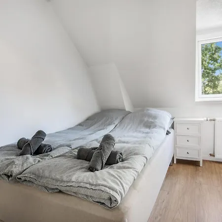 Modernized Bed & Bath Apartment