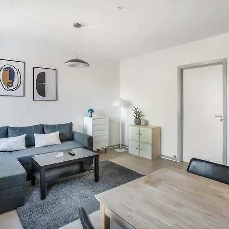 Apartment Modernized Bed & Bath