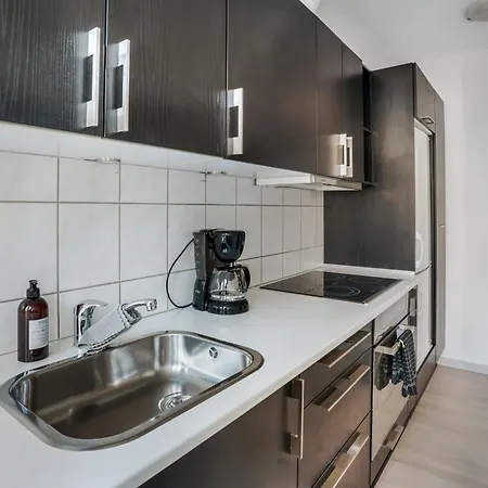 Apartment Modernized Bed & Bath *