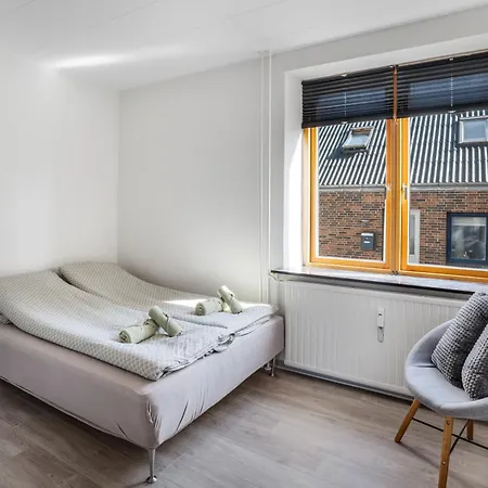 Apartment Modernized Bed & Bath