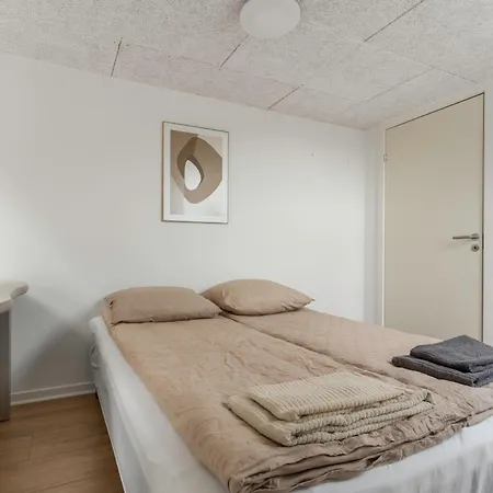 Modernized Bed & Bath דירה *