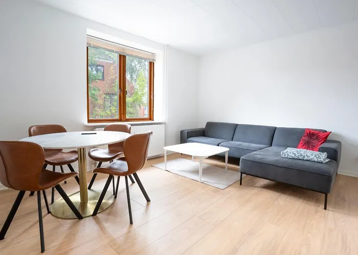 Apartment Modernized Bed & Bath *